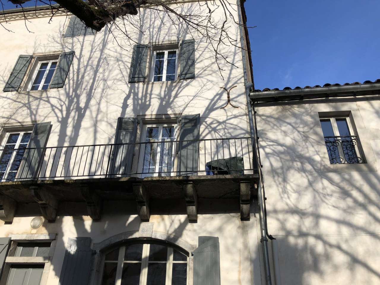 Wonderful opportunity for a lifestyle change with this 5-bedroom Nineteenth