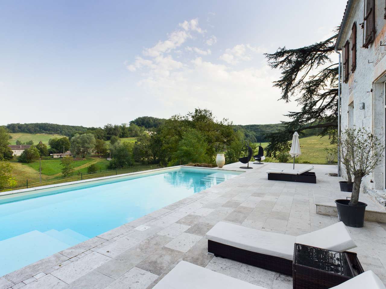 Full of character and charm and beautifully presented throughout, this hist