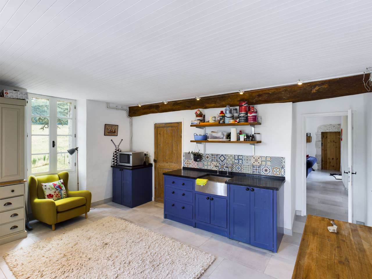 Full of character and charm and beautifully presented throughout, this hist