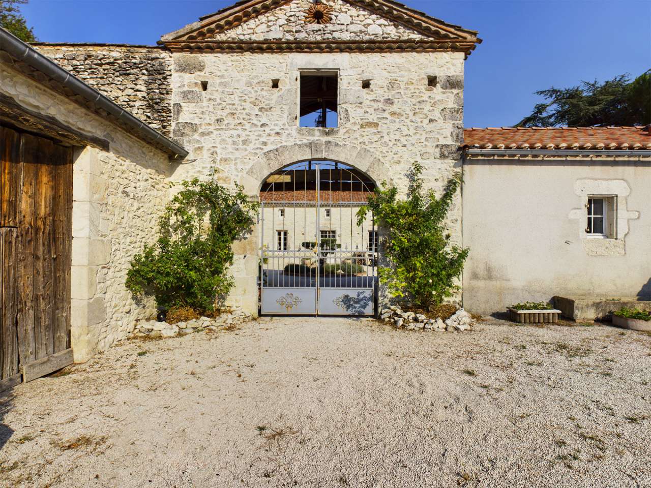 Full of character and charm and beautifully presented throughout, this hist