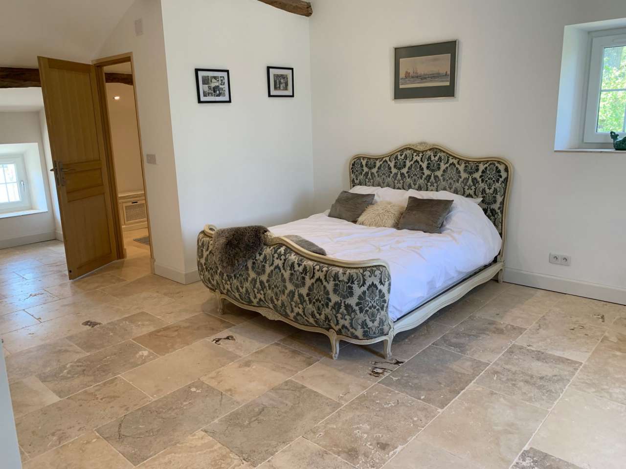 Full of character and charm and beautifully presented throughout, this hist