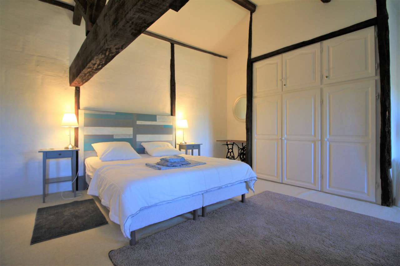 Stunning stone built estate located in a quiet setting in Duras, with a vas