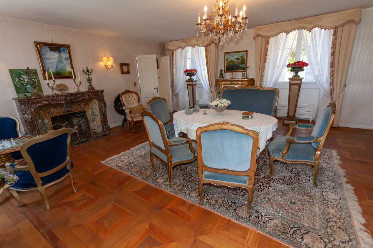 Unique opportunity to acquire a beautiful historical 3 storey, 7 bedroom Fr