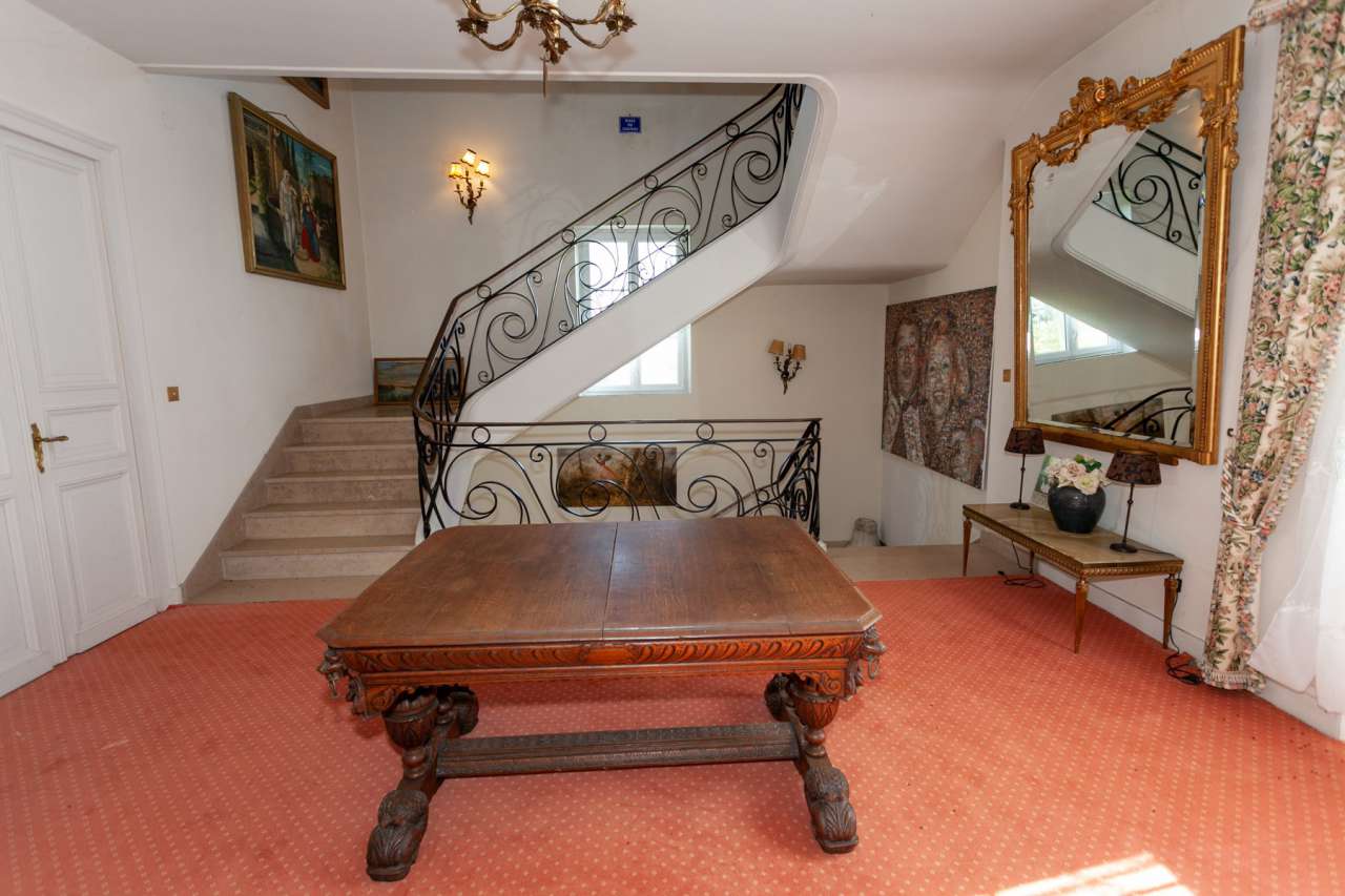 Unique opportunity to acquire a beautiful historical 3 storey, 7 bedroom Fr