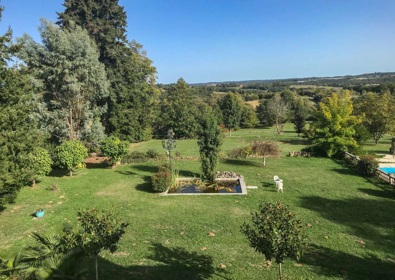 Unique opportunity to acquire a beautiful historical 3 storey, 7 bedroom Fr