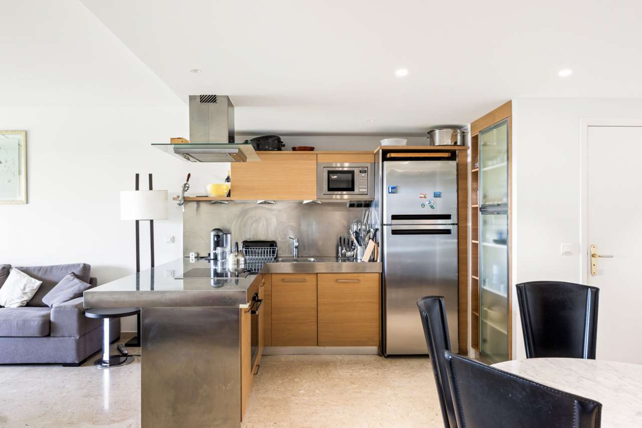 Spacious 2 bedroom ground floor apartment, which is ideally situated within