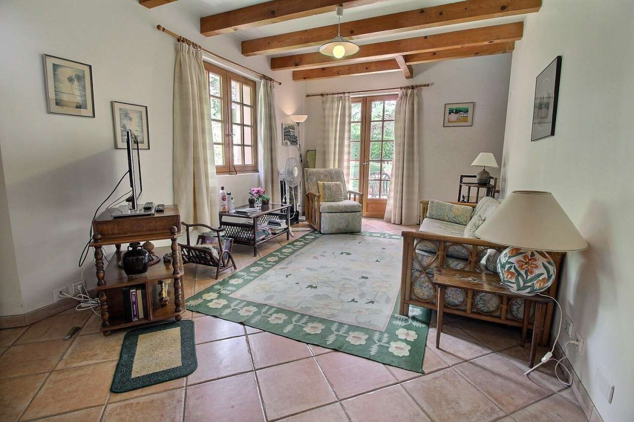 Superb 4 bedroom villa, which is ideally situated within a quiet and privat