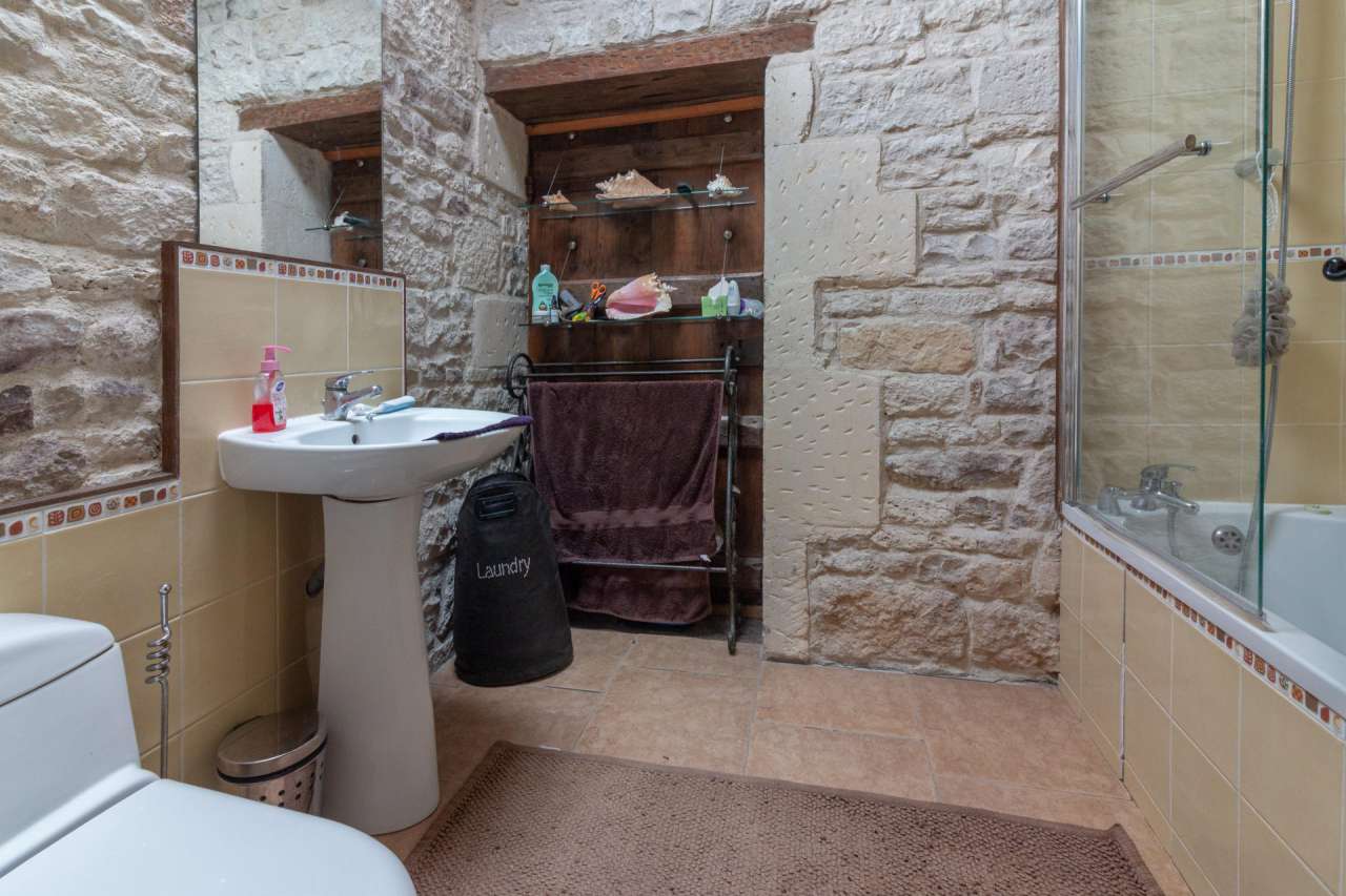 Full of character and charm and ideally situated in a quiet setting on the