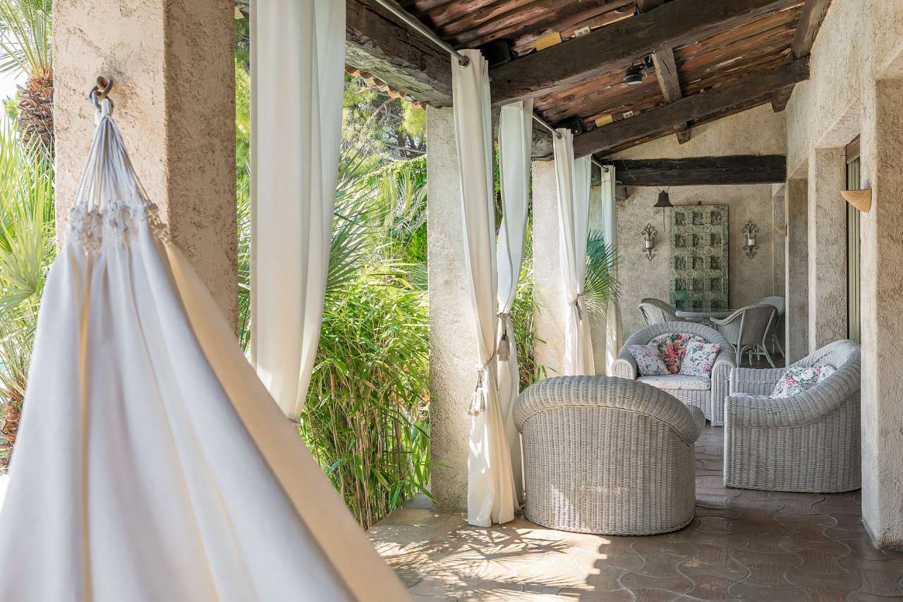 Surrounded by 17,720m2 of mature gardens and ideally located in one of the