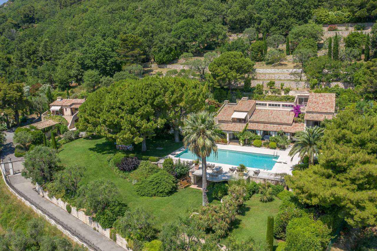 Surrounded by 17,720m2 of mature gardens and ideally located in one of the