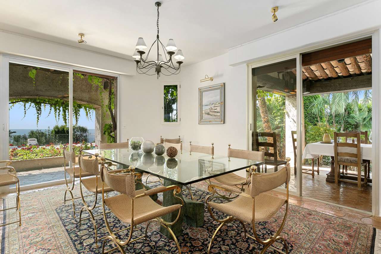 Surrounded by 17,720m2 of mature gardens and ideally located in one of the