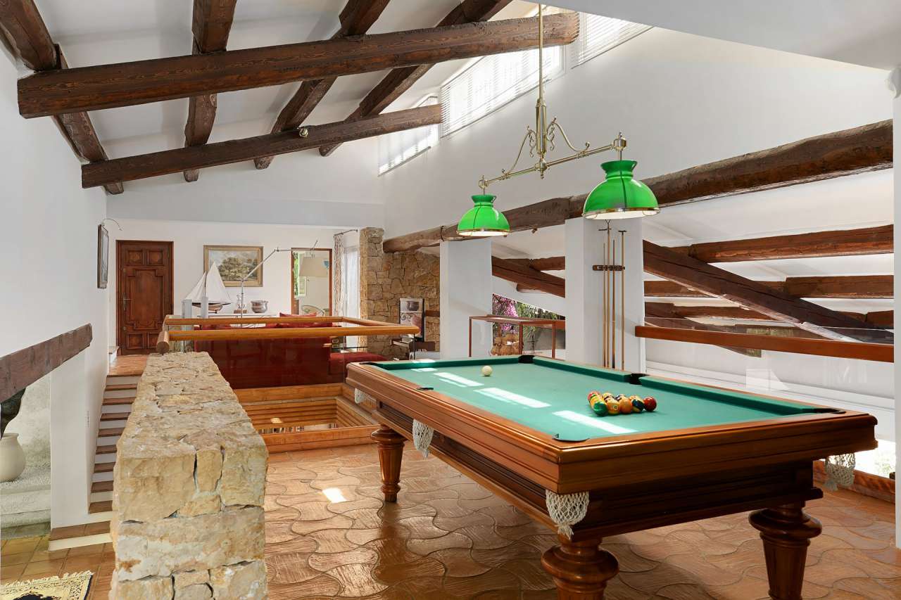 Surrounded by 17,720m2 of mature gardens and ideally located in one of the