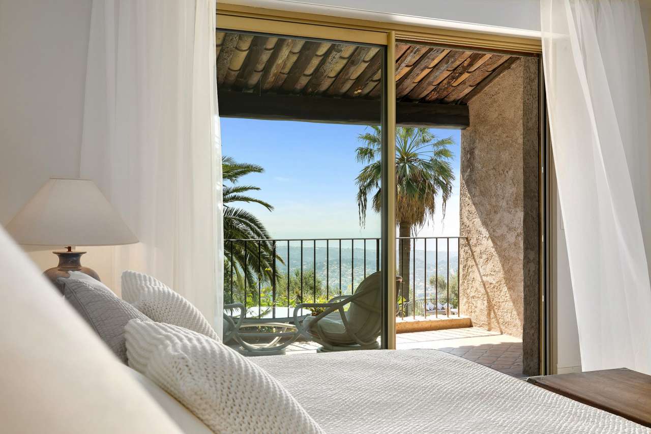 Surrounded by 17,720m2 of mature gardens and ideally located in one of the