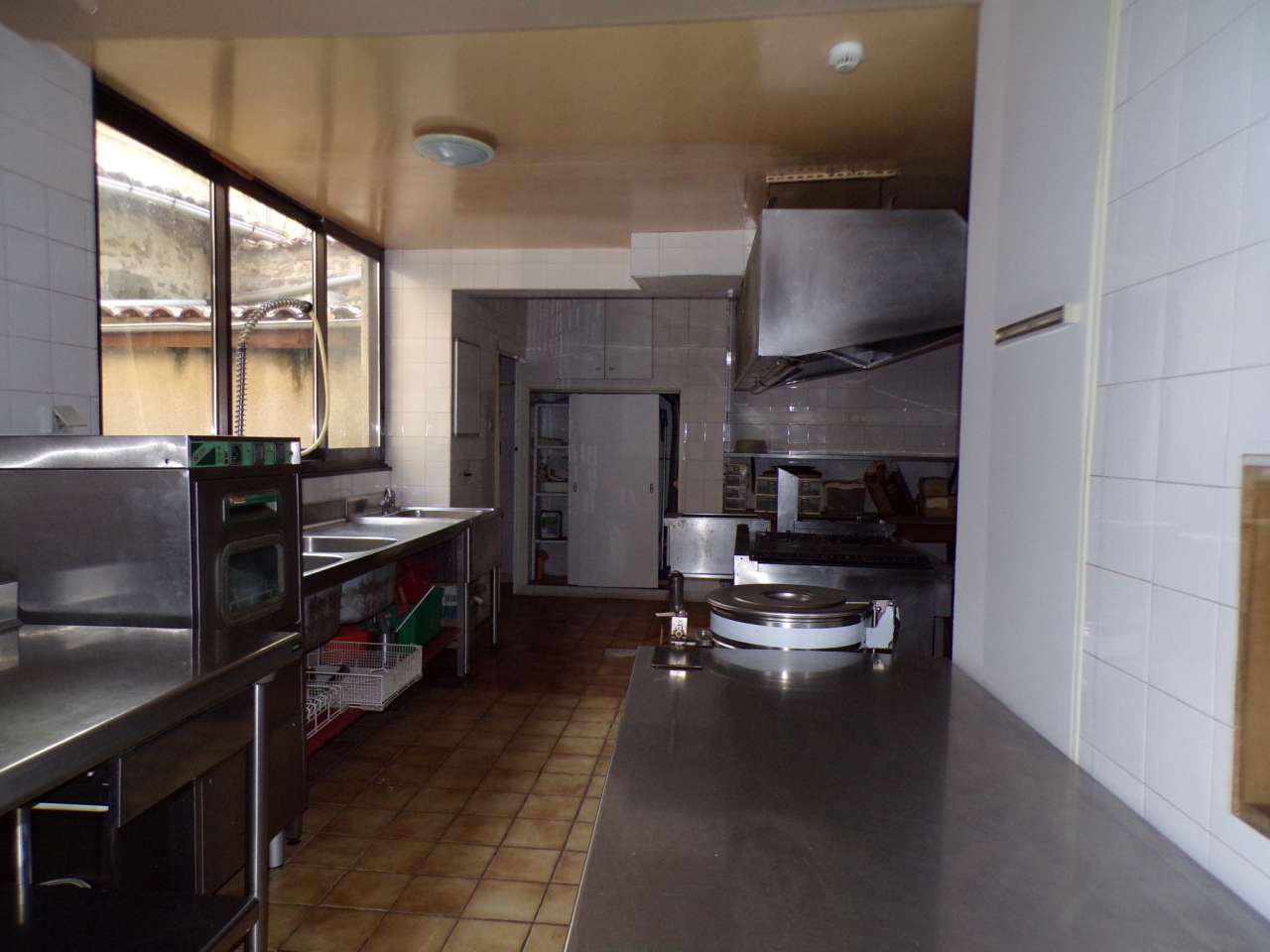 Character 10 bedroom hotel located in the centre of Chateauponsac, just 5 m