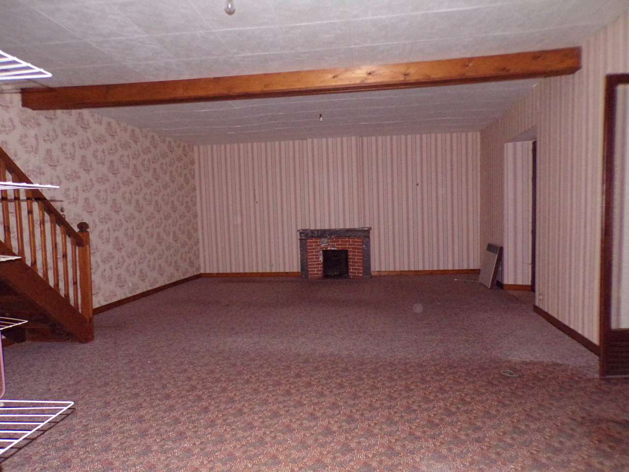 Character 10 bedroom hotel located in the centre of Chateauponsac, just 5 m