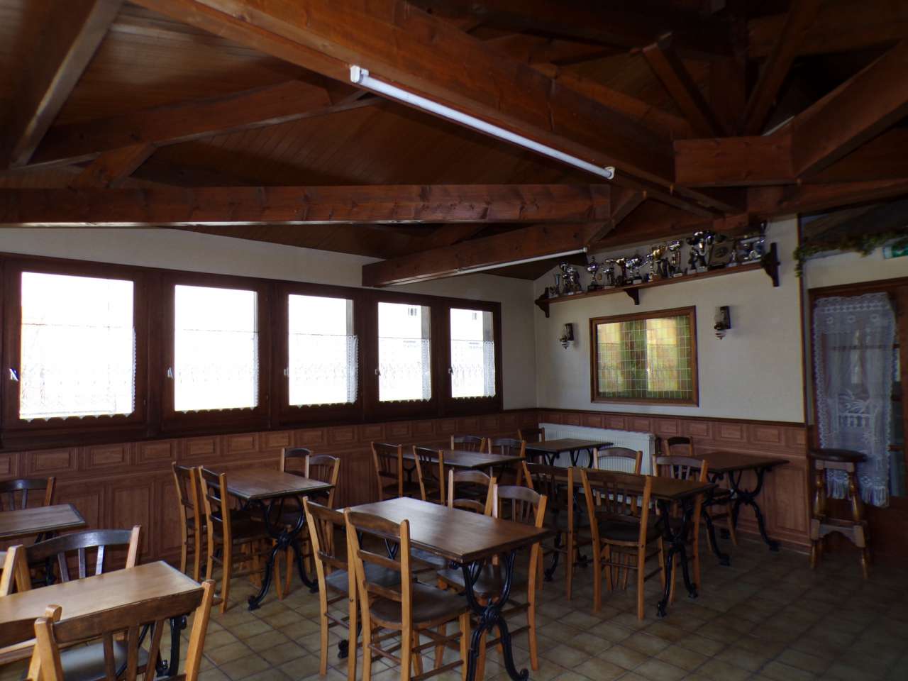 Character 10 bedroom hotel located in the centre of Chateauponsac, just 5 m