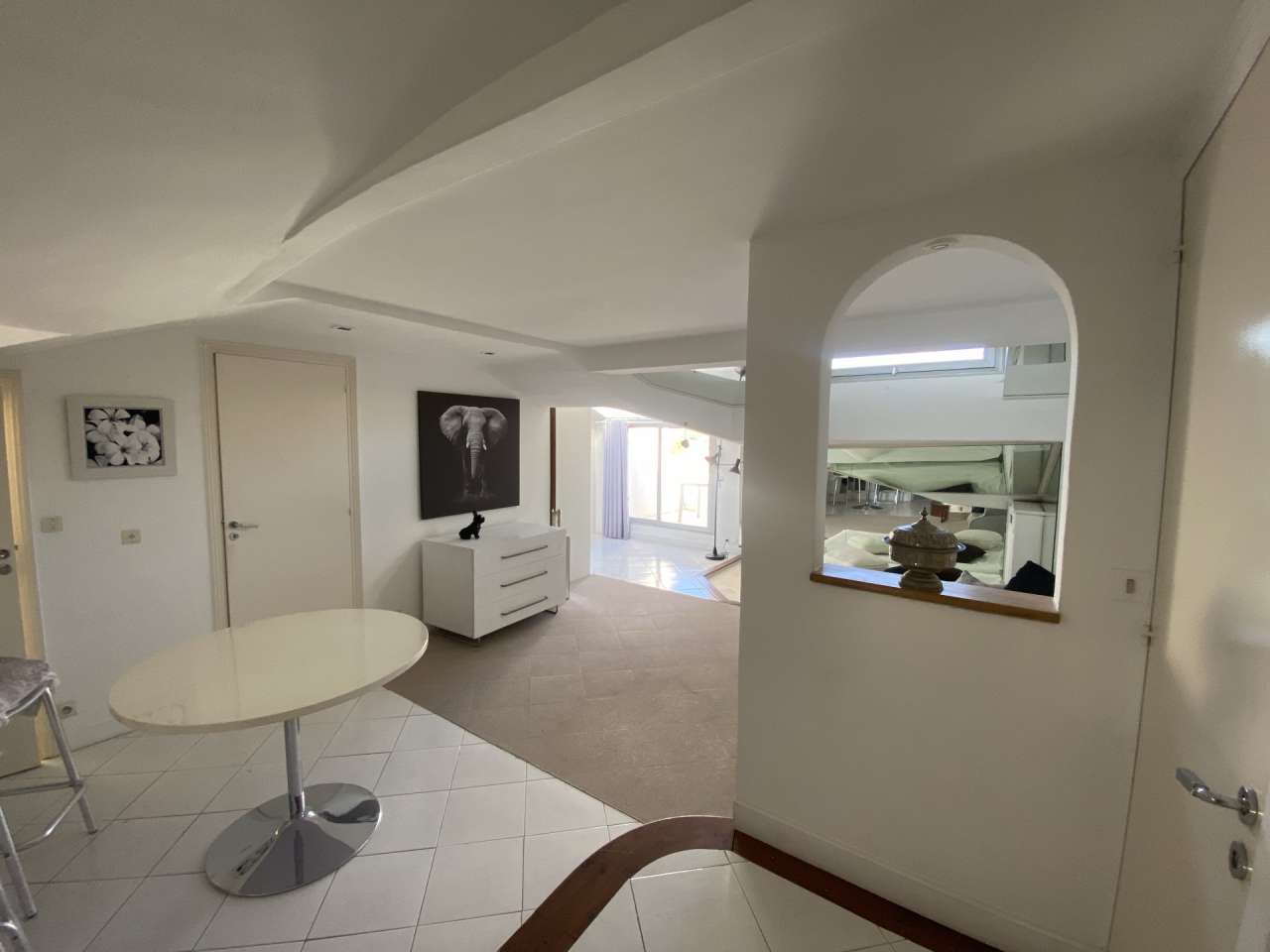 With stunning sea views, this bright and spacious 1 bedroom top floor apart