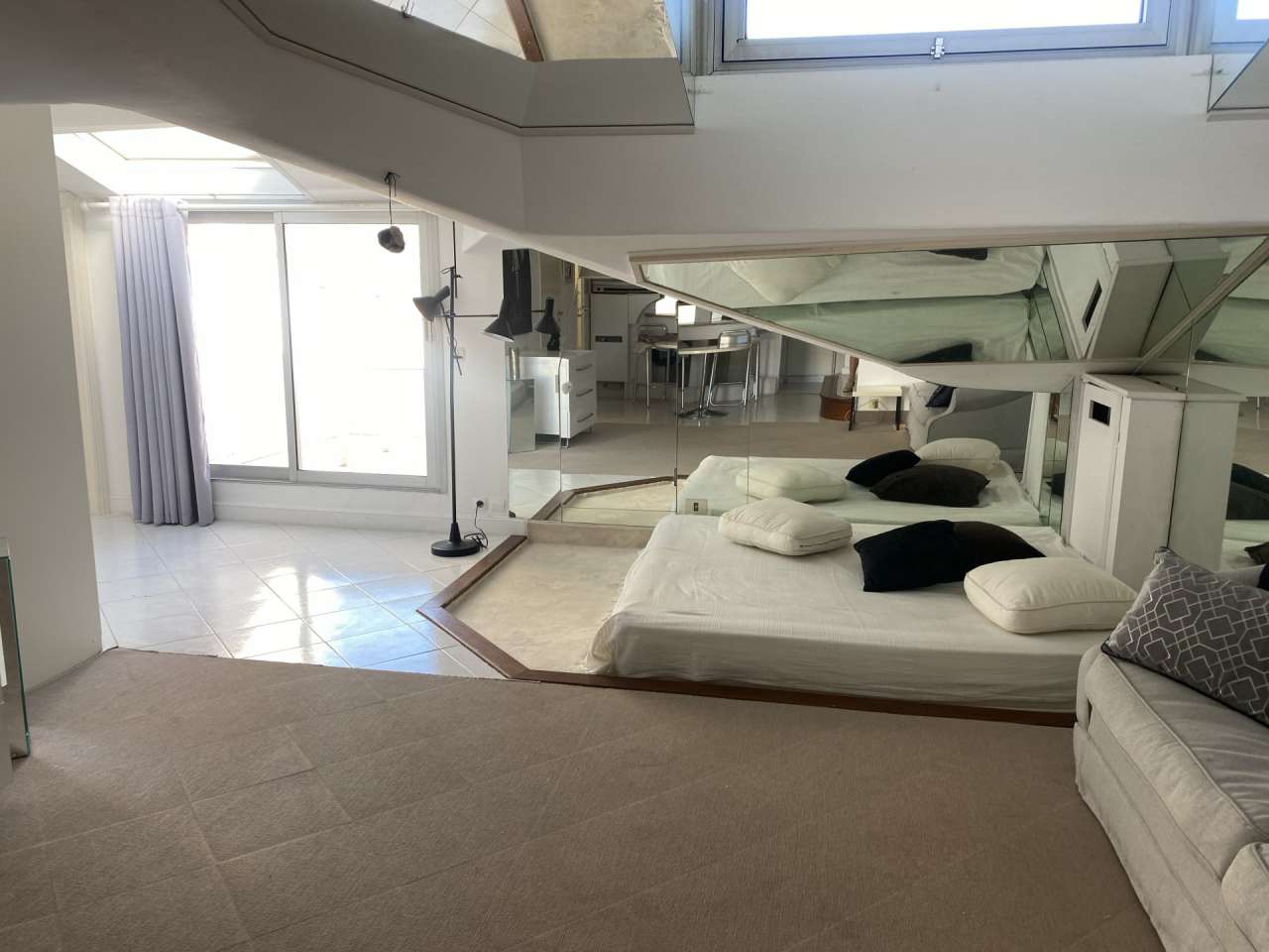 With stunning sea views, this bright and spacious 1 bedroom top floor apart