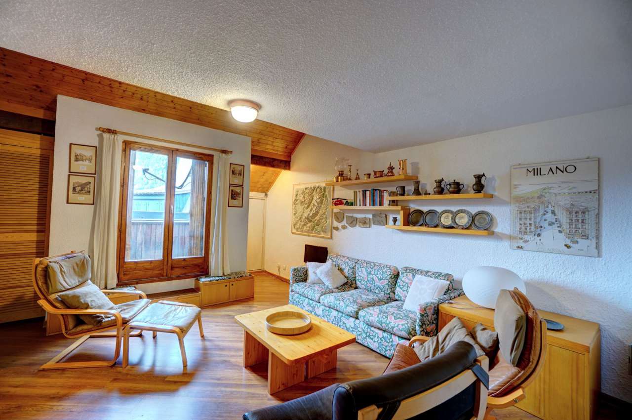 Ideally situated very close to the iconic Aiguille du Midi cable car and th