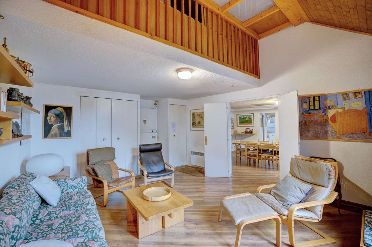 Ideally situated very close to the iconic Aiguille du Midi cable car and th