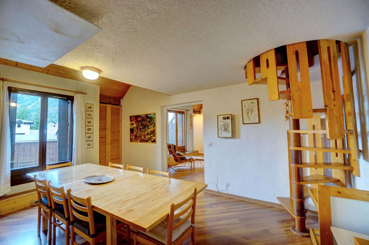 Ideally situated very close to the iconic Aiguille du Midi cable car and th