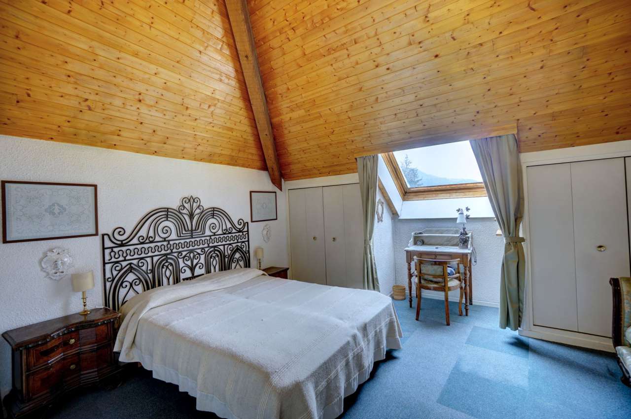 Ideally situated very close to the iconic Aiguille du Midi cable car and th