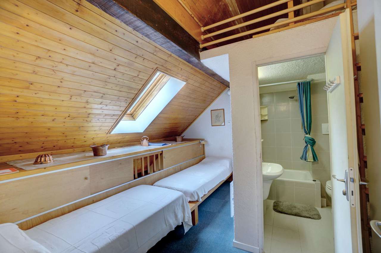 Ideally situated very close to the iconic Aiguille du Midi cable car and th