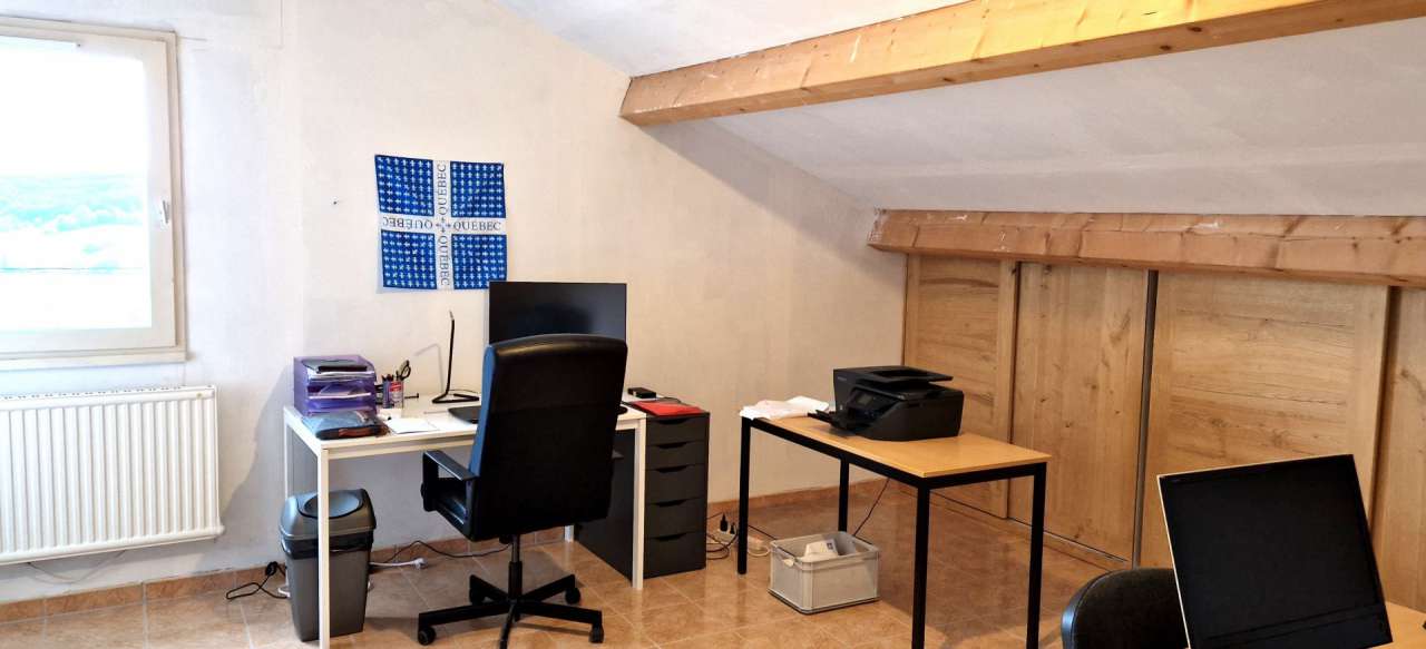 Spacious and totally refurbished 17 bedroom house, with a vast total living