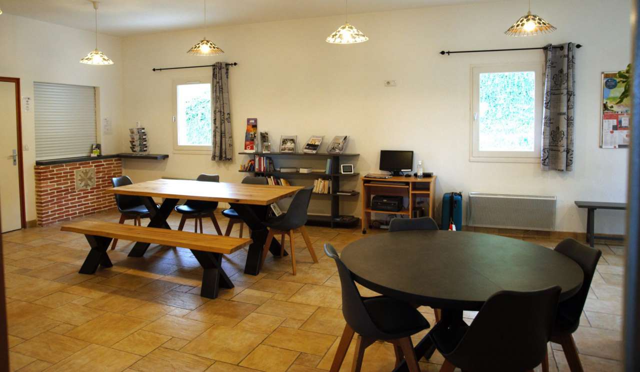 Spacious and totally refurbished 17 bedroom house, with a vast total living