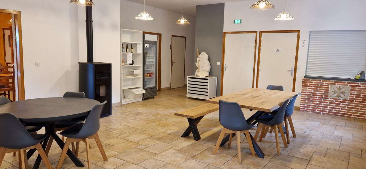 Spacious and totally refurbished 17 bedroom house, with a vast total living