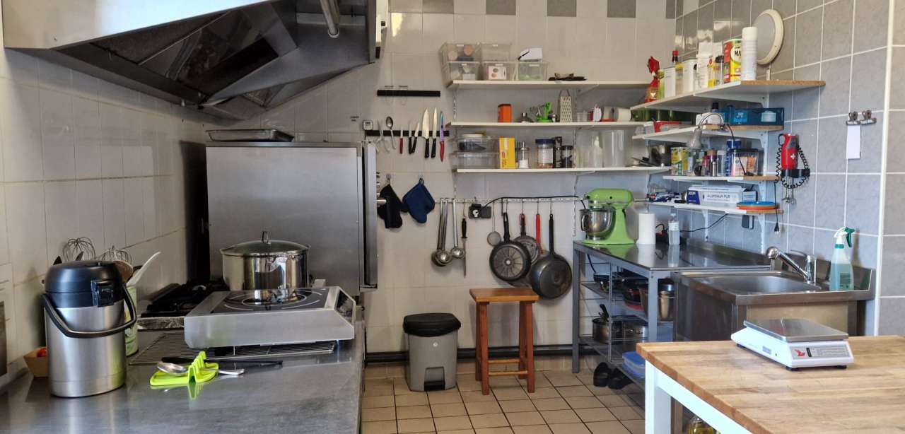 Spacious and totally refurbished 17 bedroom house, with a vast total living