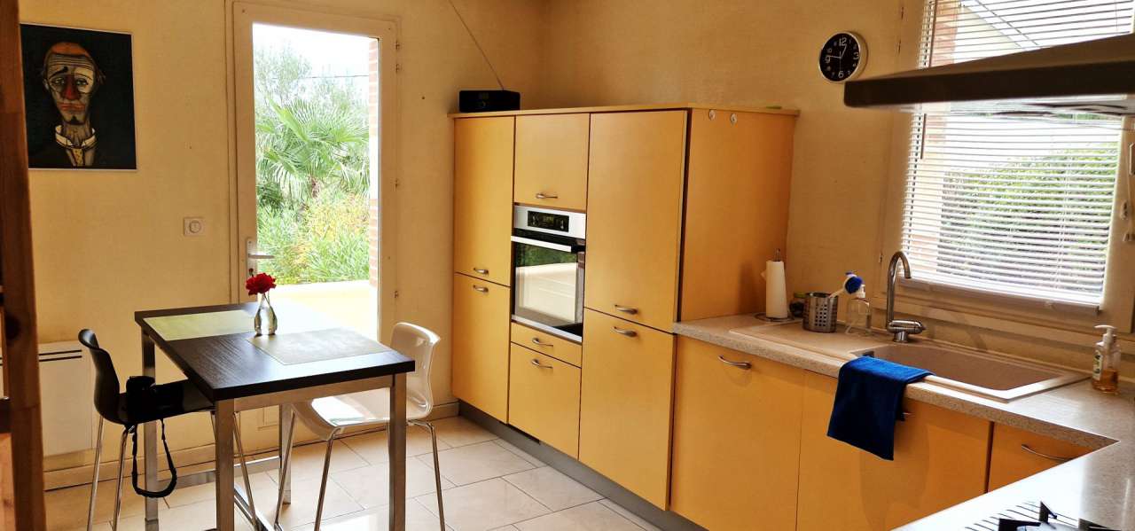 Spacious and totally refurbished 17 bedroom house, with a vast total living