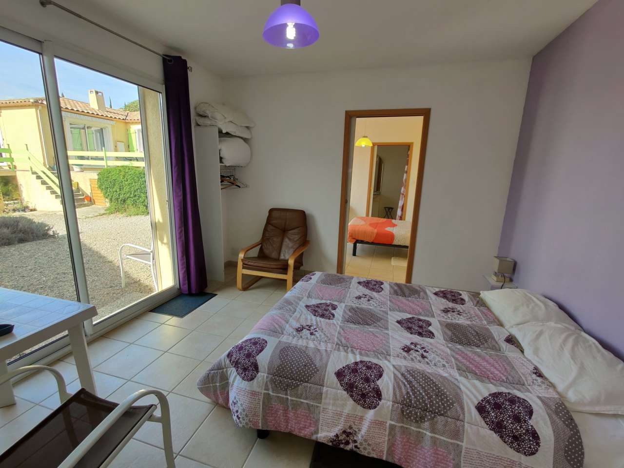 Modern and spacious 8 bedroom property, which includes 2 fully independent