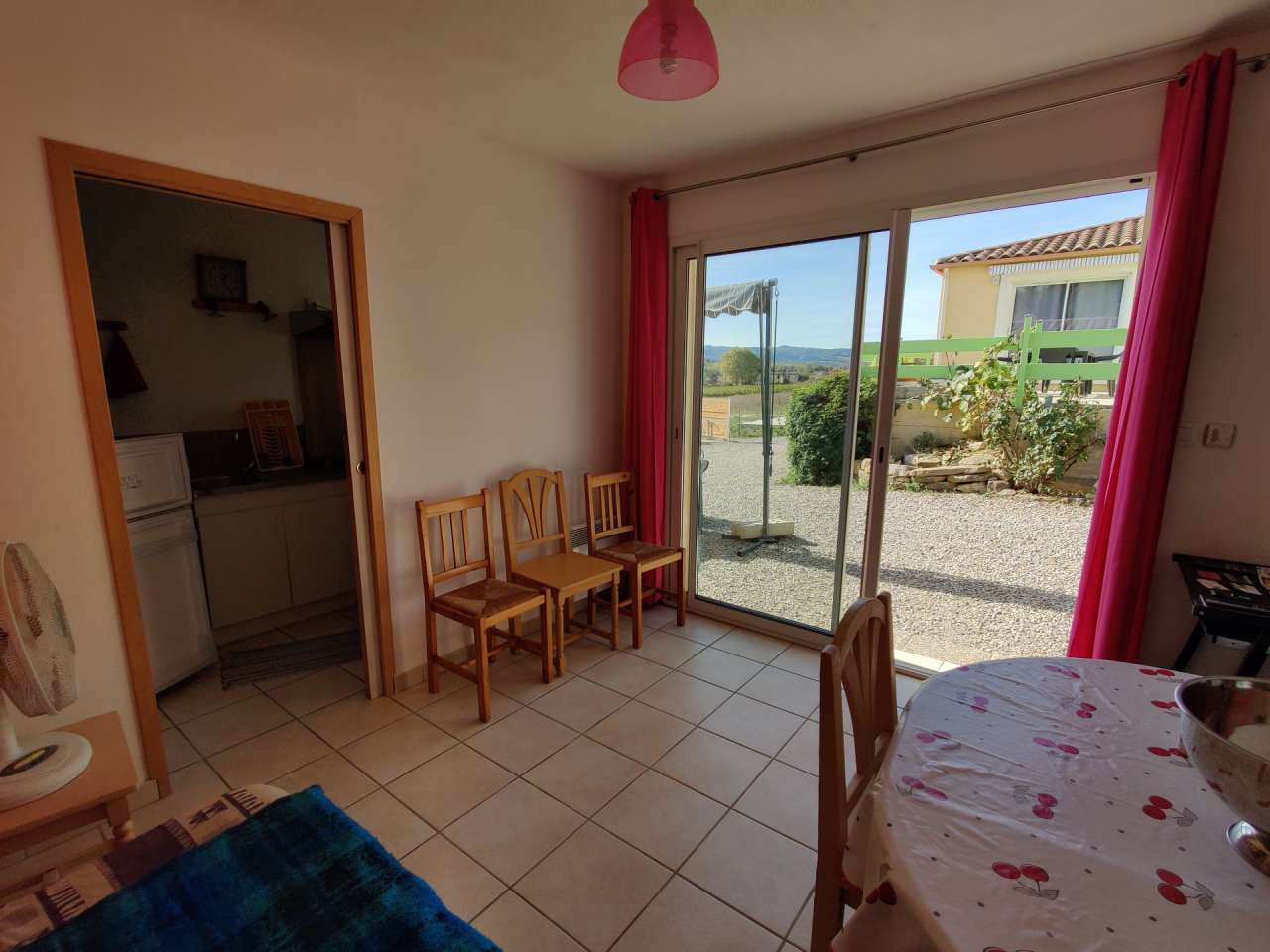 Modern and spacious 8 bedroom property, which includes 2 fully independent