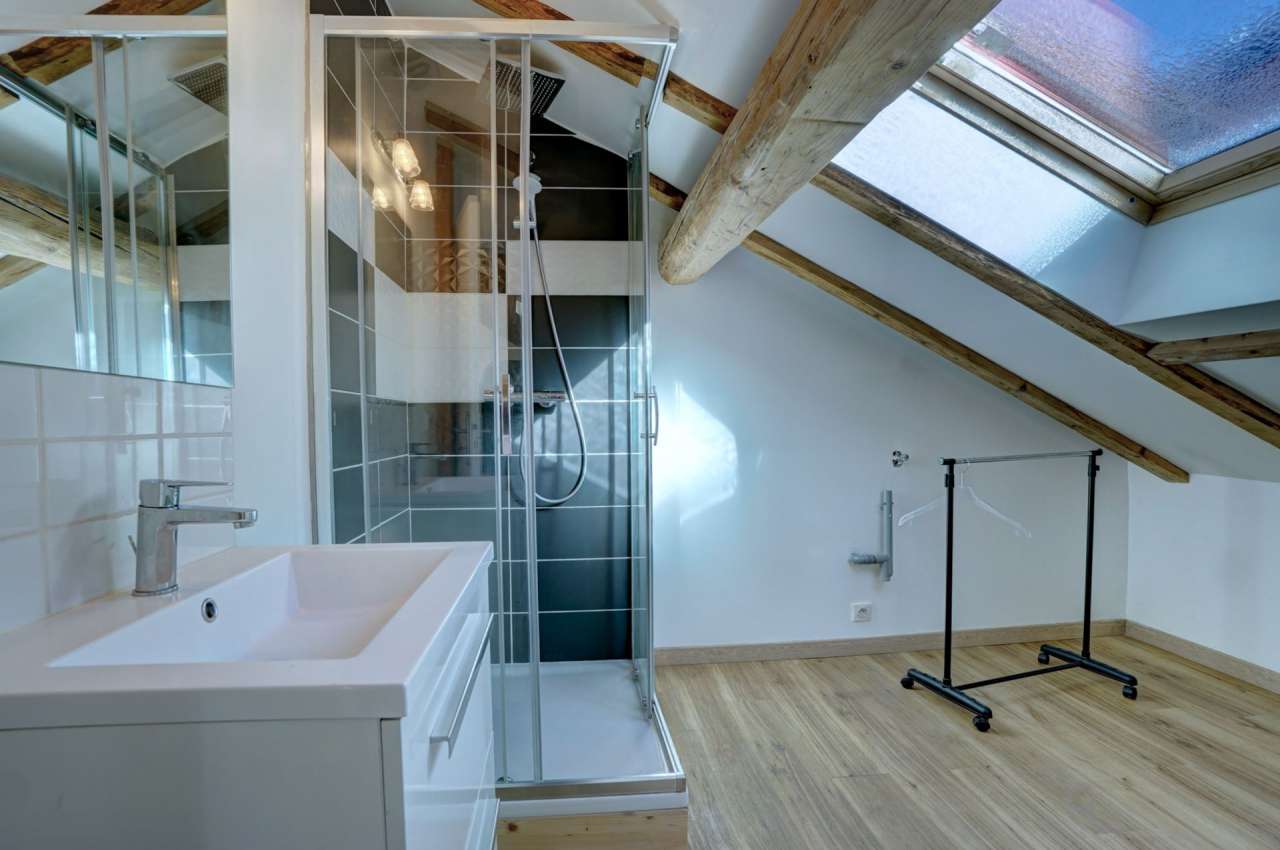 Superb top/2nd floor apartment, situated within a lovely residence with jus