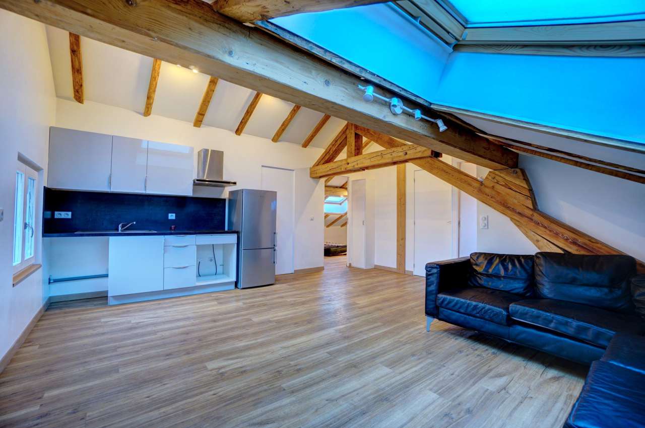 Superb top/2nd floor apartment, situated within a lovely residence with jus