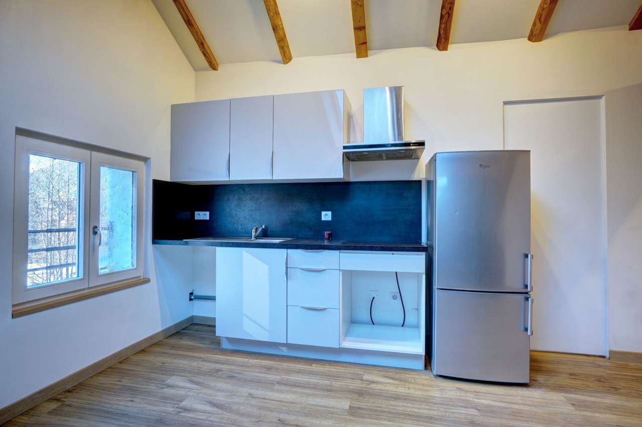 Superb top/2nd floor apartment, situated within a lovely residence with jus