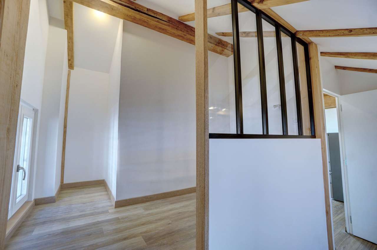 Superb top/2nd floor apartment, situated within a lovely residence with jus