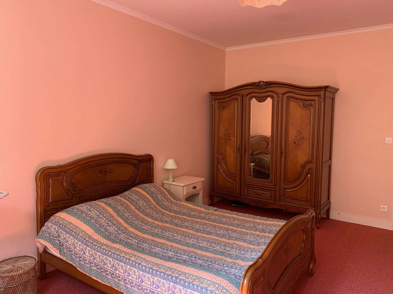 Beautiful character rural property with swimming pool and set in over 10 ac