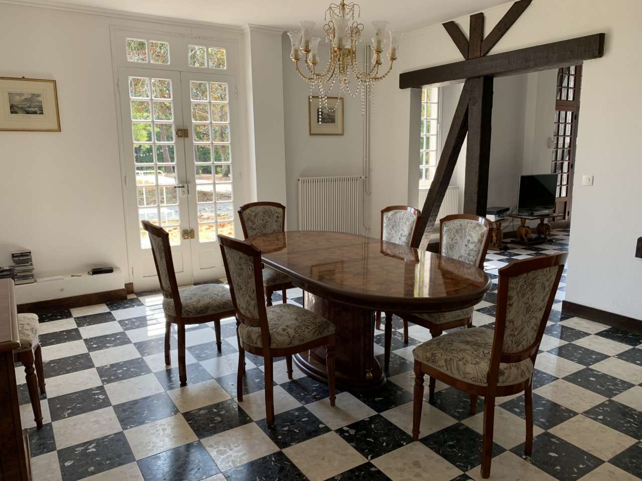 Beautiful character rural property with swimming pool and set in over 10 ac