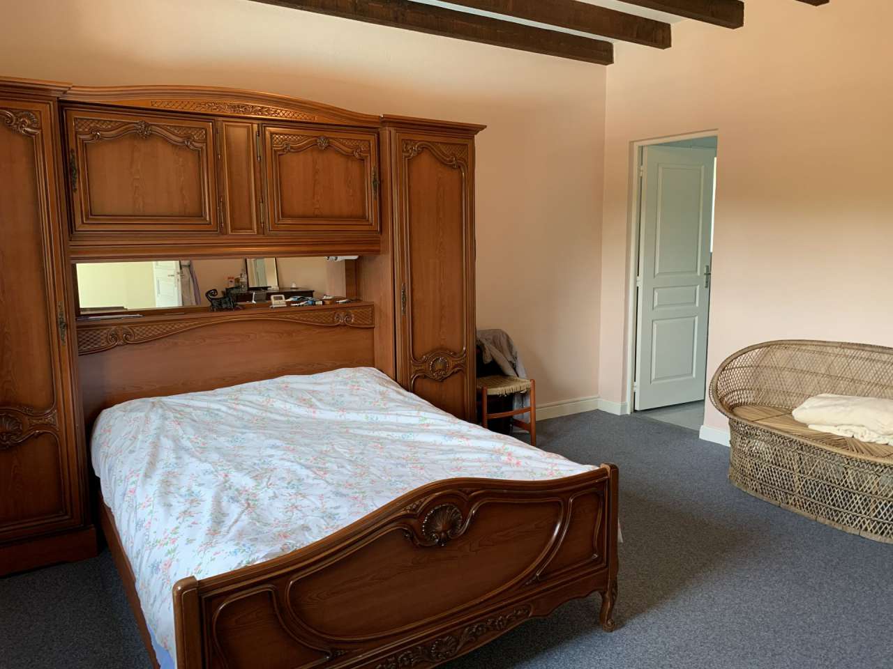 Beautiful character rural property with swimming pool and set in over 10 ac