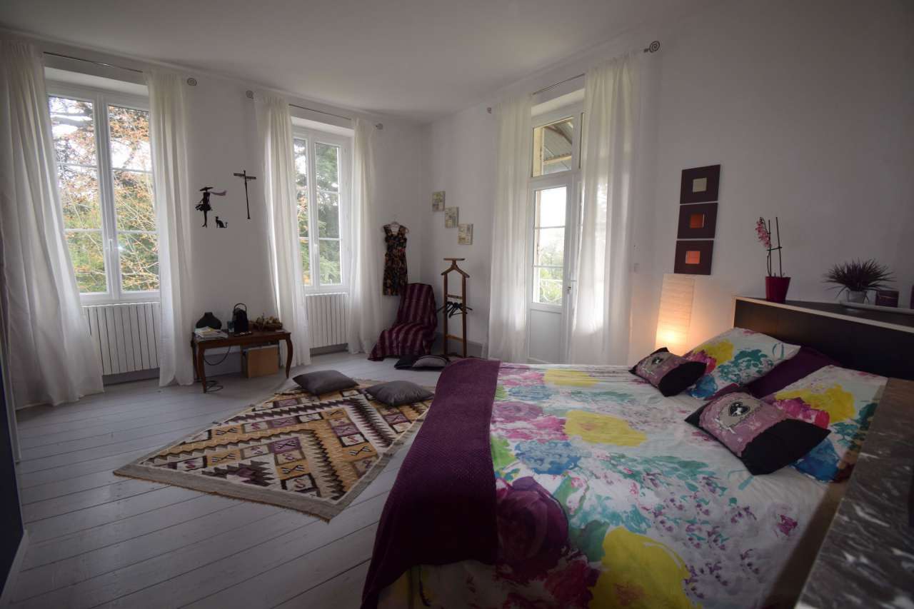 Full of character and charm and beautifully refurbished 7 bedroom manor hou