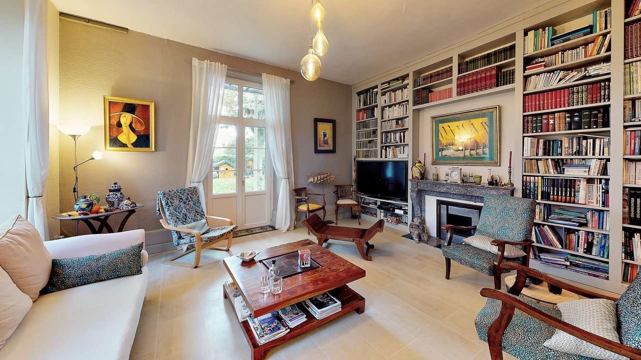 Full of character and charm and beautifully refurbished 7 bedroom manor hou