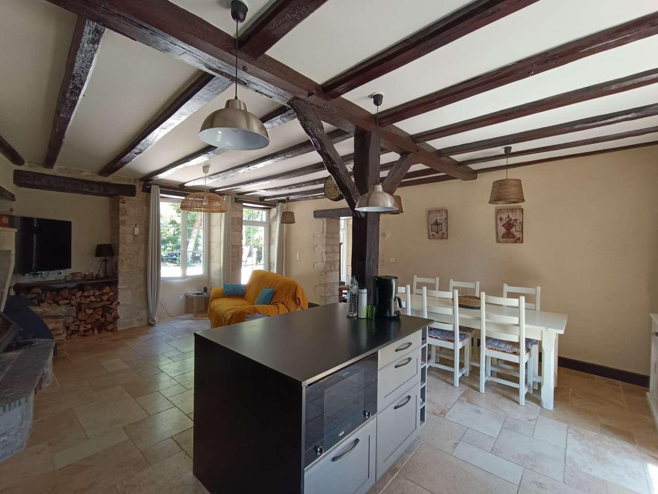 Full of character and charm and ideally located in a quiet setting in Lizan