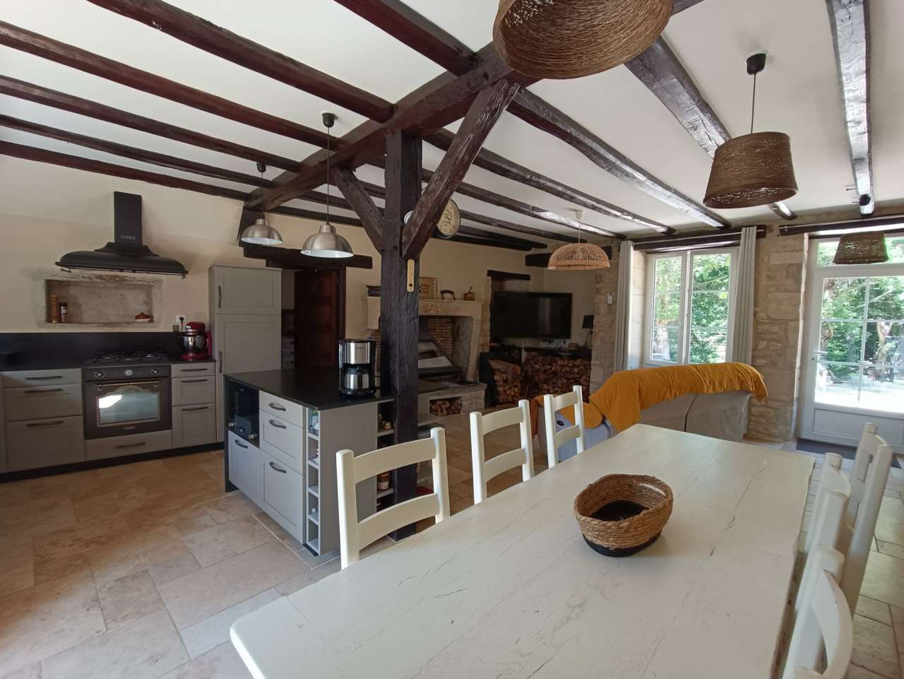 Full of character and charm and ideally located in a quiet setting in Lizan