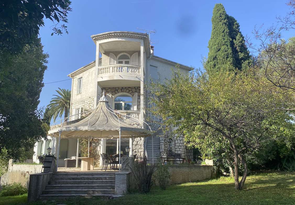 EXCLUSIVE – Work requiredAn ideal family home located close to all amenitie