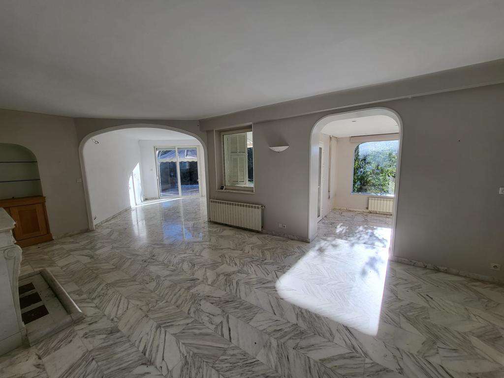 EXCLUSIVE – Work requiredAn ideal family home located close to all amenitie