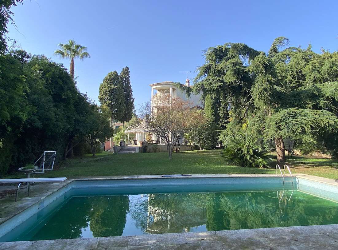 EXCLUSIVE – Work requiredAn ideal family home located close to all amenitie