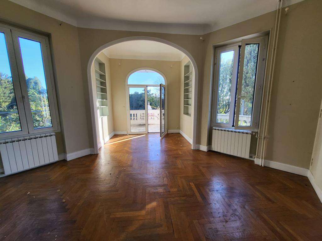 EXCLUSIVE – Work requiredAn ideal family home located close to all amenitie