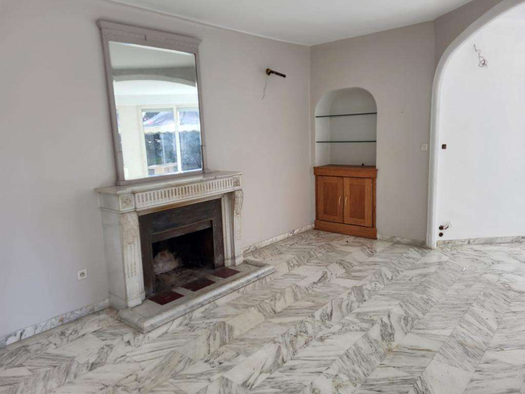 EXCLUSIVE – Work requiredAn ideal family home located close to all amenitie